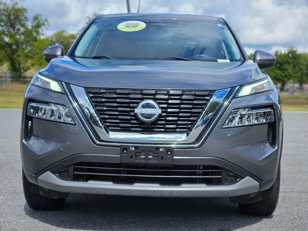 2022 Nissan Rogue SV photo 2