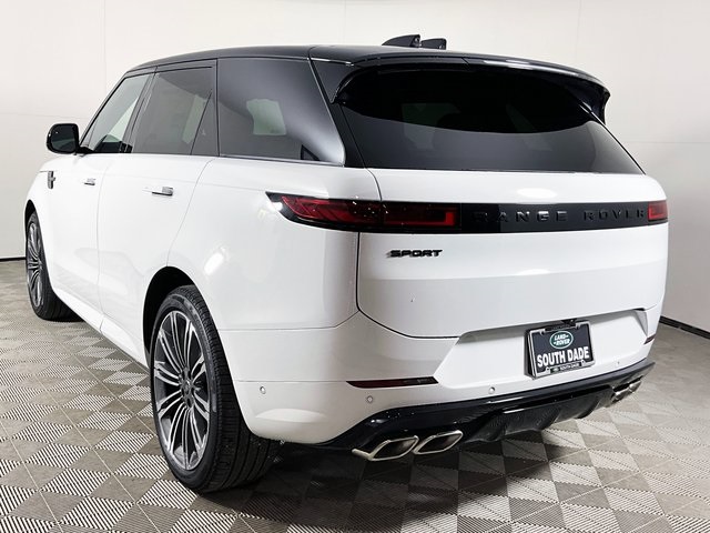 2025 Land Rover Range Rover Sport SE photo 3