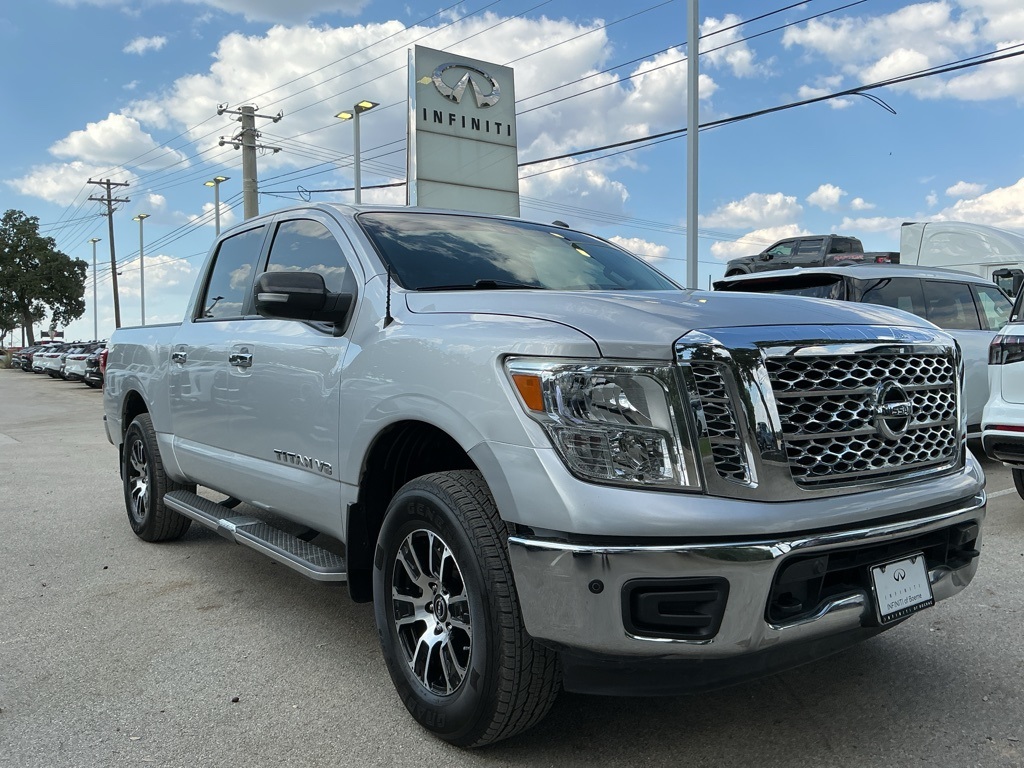2019 Nissan Titan SV photo 9