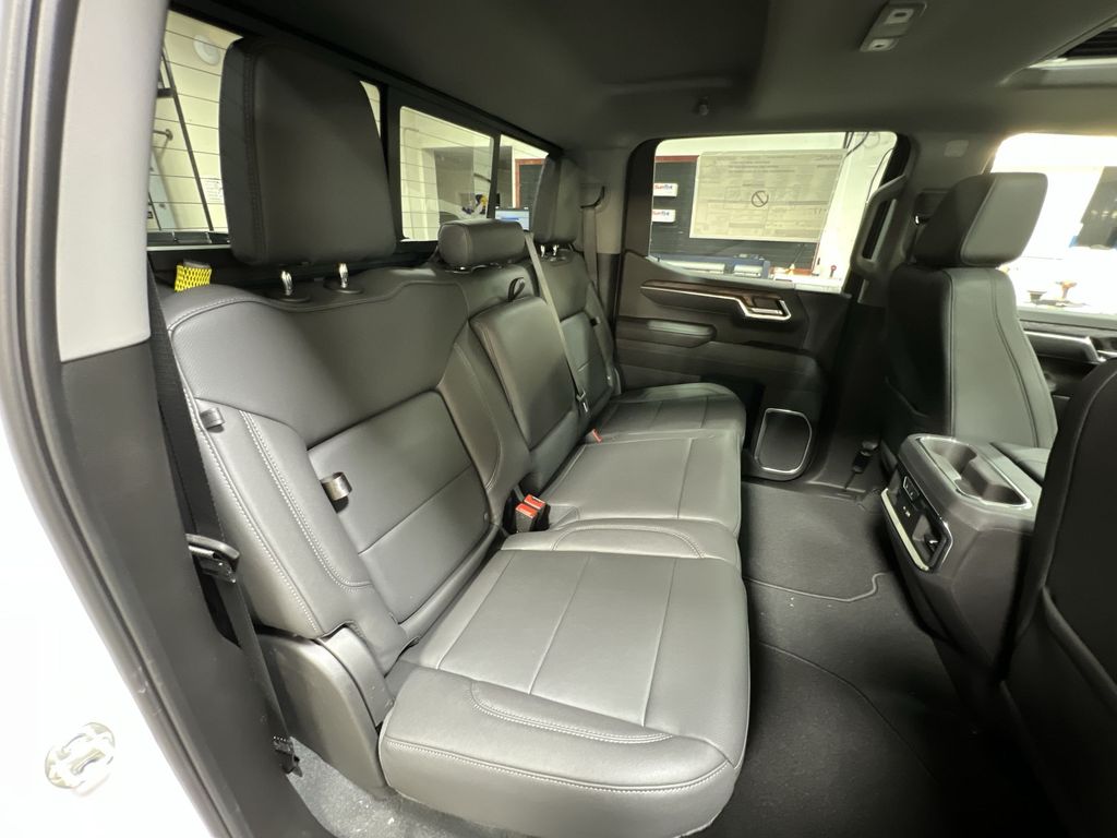 New 2025 White Frost Tricoat GMC SLT image 28
