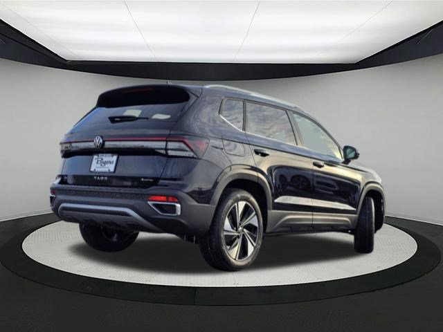 2025 Volkswagen Taos SE photo 4