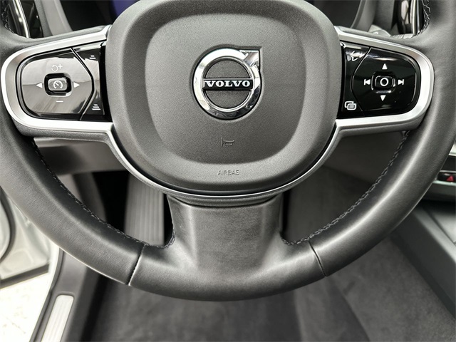 2025 Volvo XC60 B5 Plus photo 5