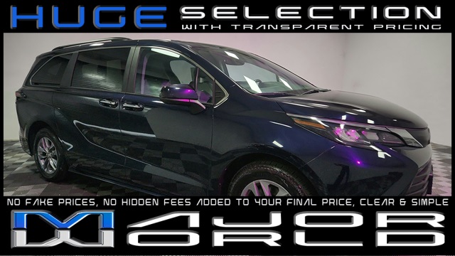 2024 Toyota Sienna XLE's photo