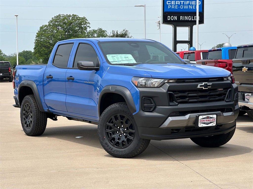 2025 Chevrolet Colorado Trail Boss photo 2