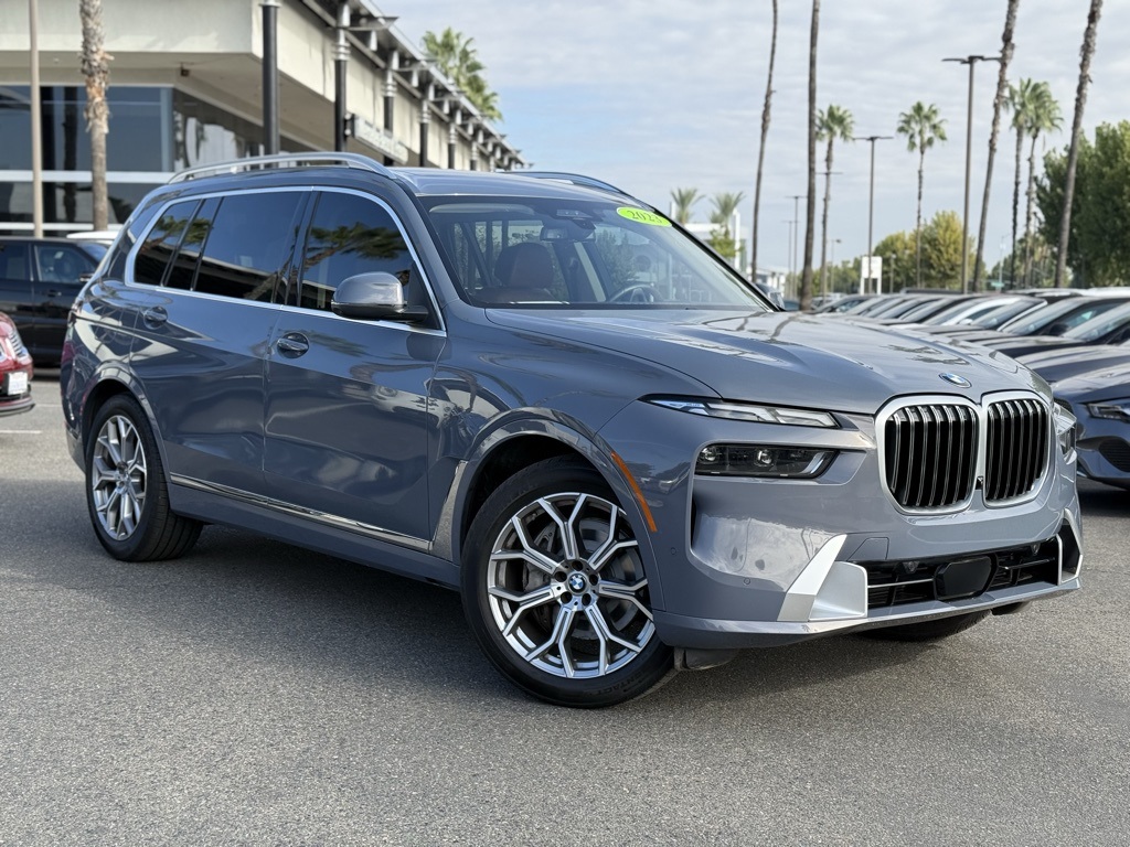 2023 BMW X7 40i's photo
