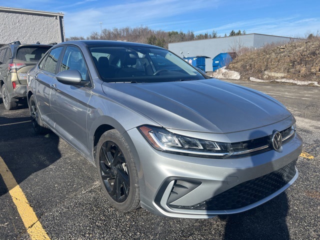 2025 Volkswagen Jetta SE's photo