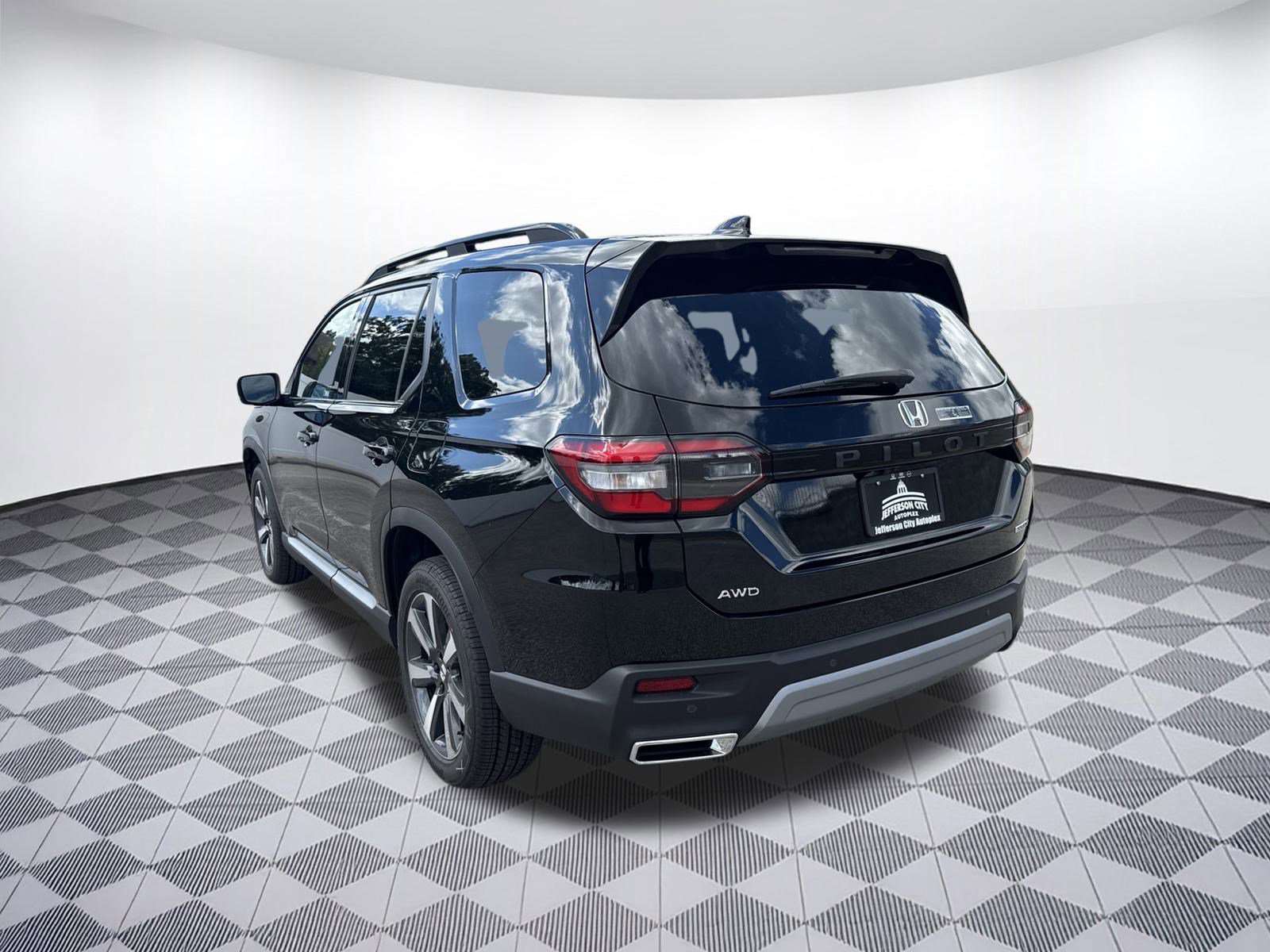2025 Honda Pilot Touring photo 3