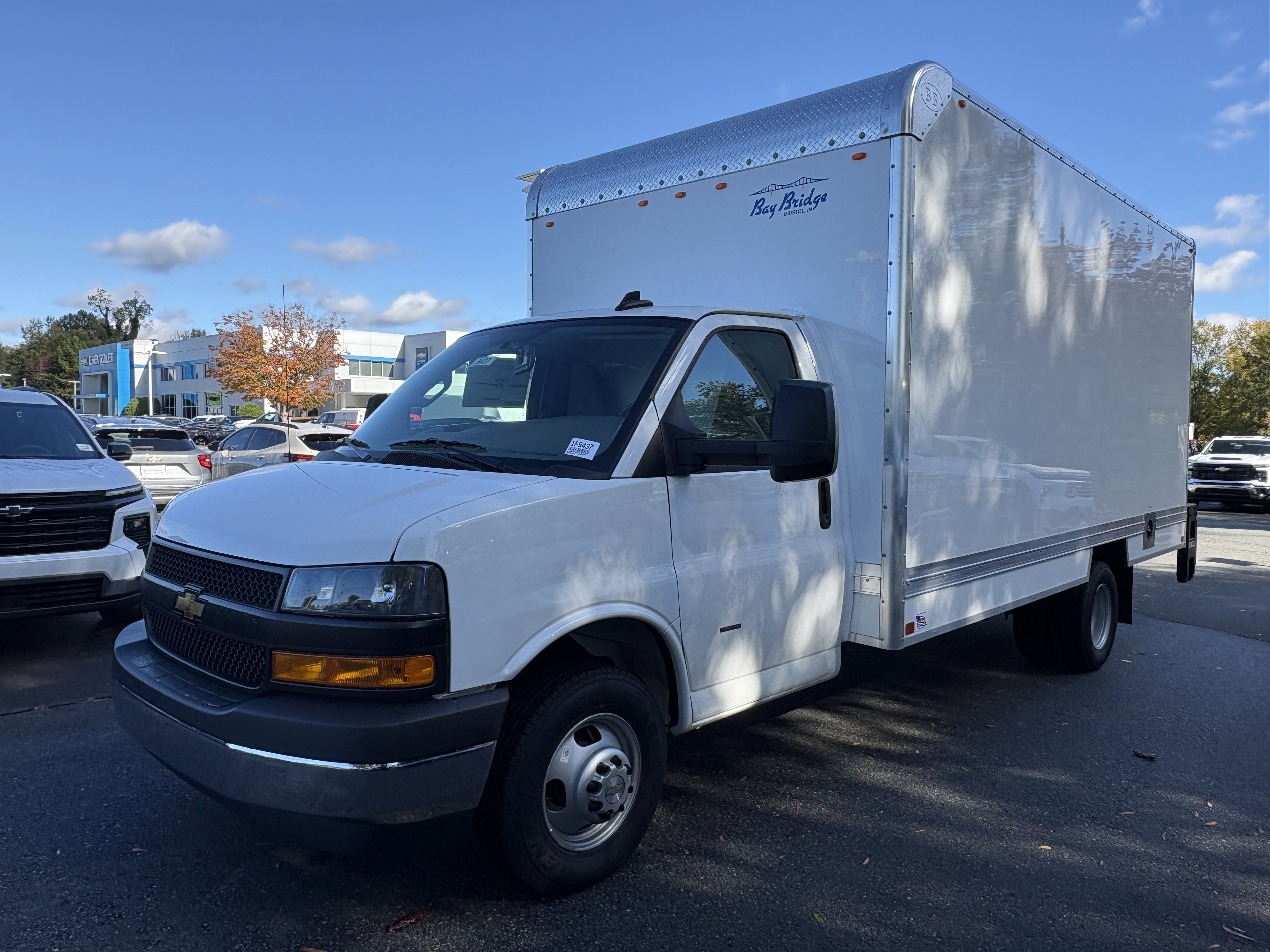 2025 Chevrolet Express Cutaway Base's photo