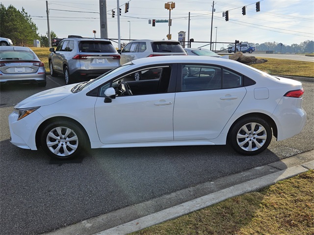 2024 Toyota Corolla LE photo 4