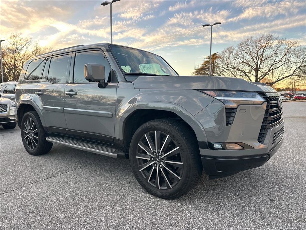 2024 Lexus GX Luxury's photo