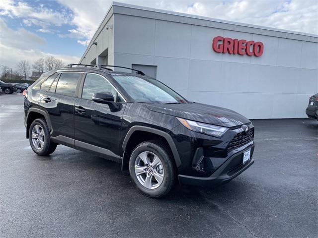 2025 Toyota RAV4 XLE's photo