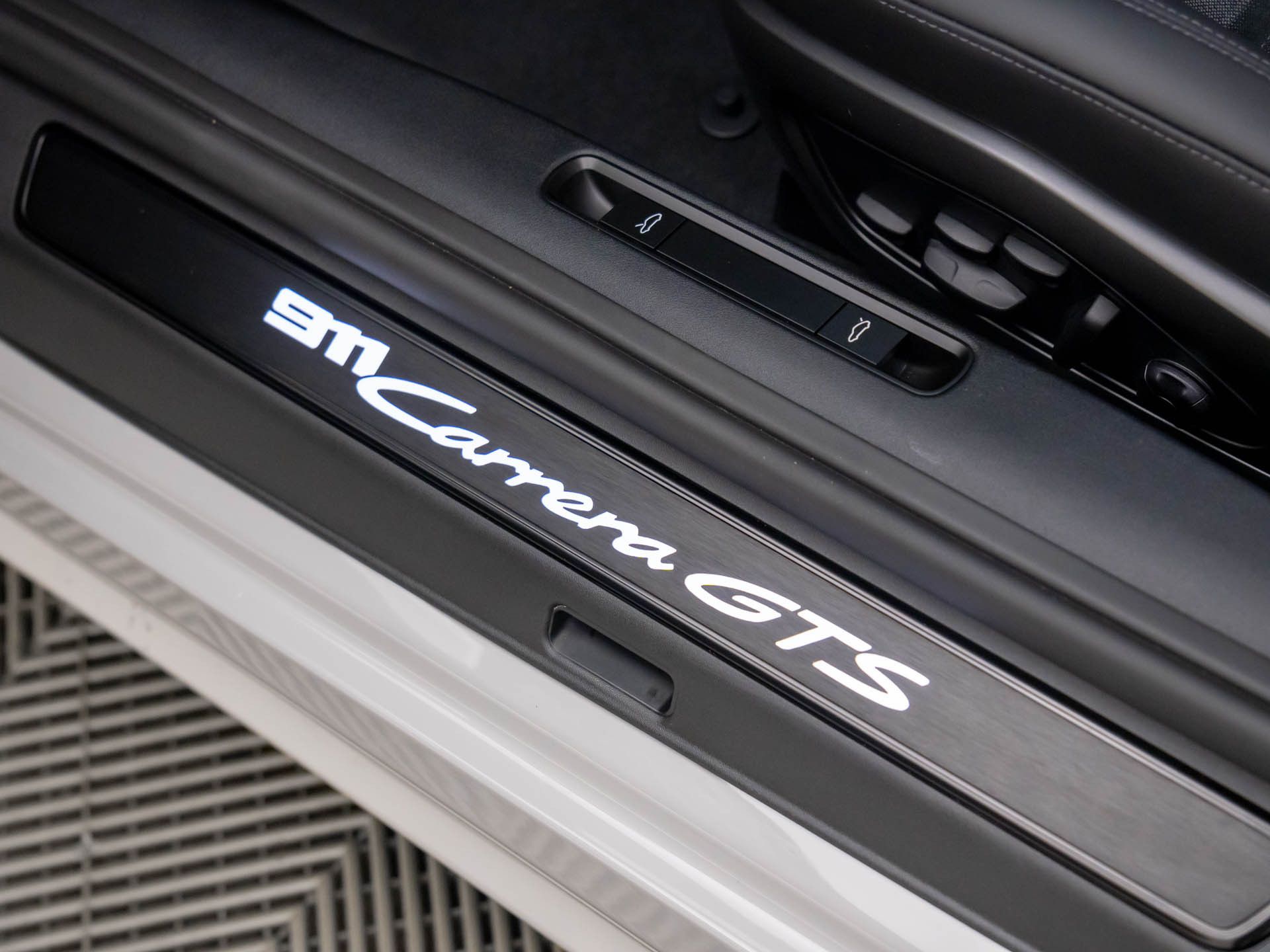 2026 Porsche 911 GTS photo 18