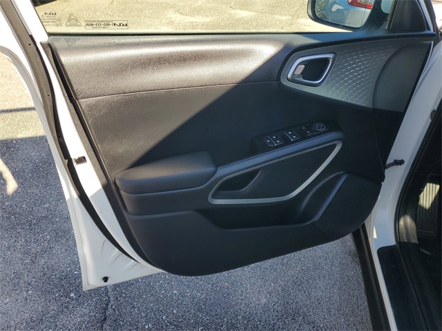 2023 Kia Soul LX photo 9