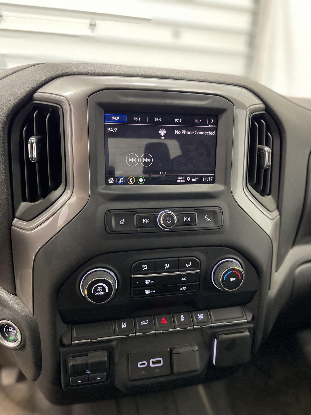 2024 Chevrolet Silverado 2500HD Custom photo 12