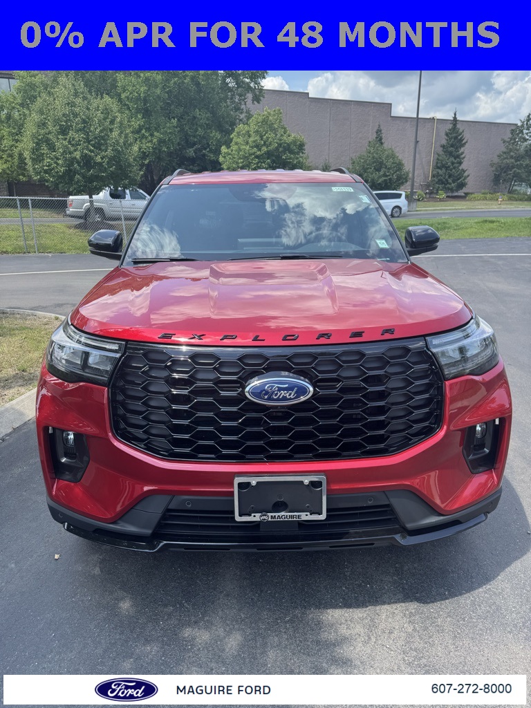 2025 Ford Explorer ST-Line photo 2
