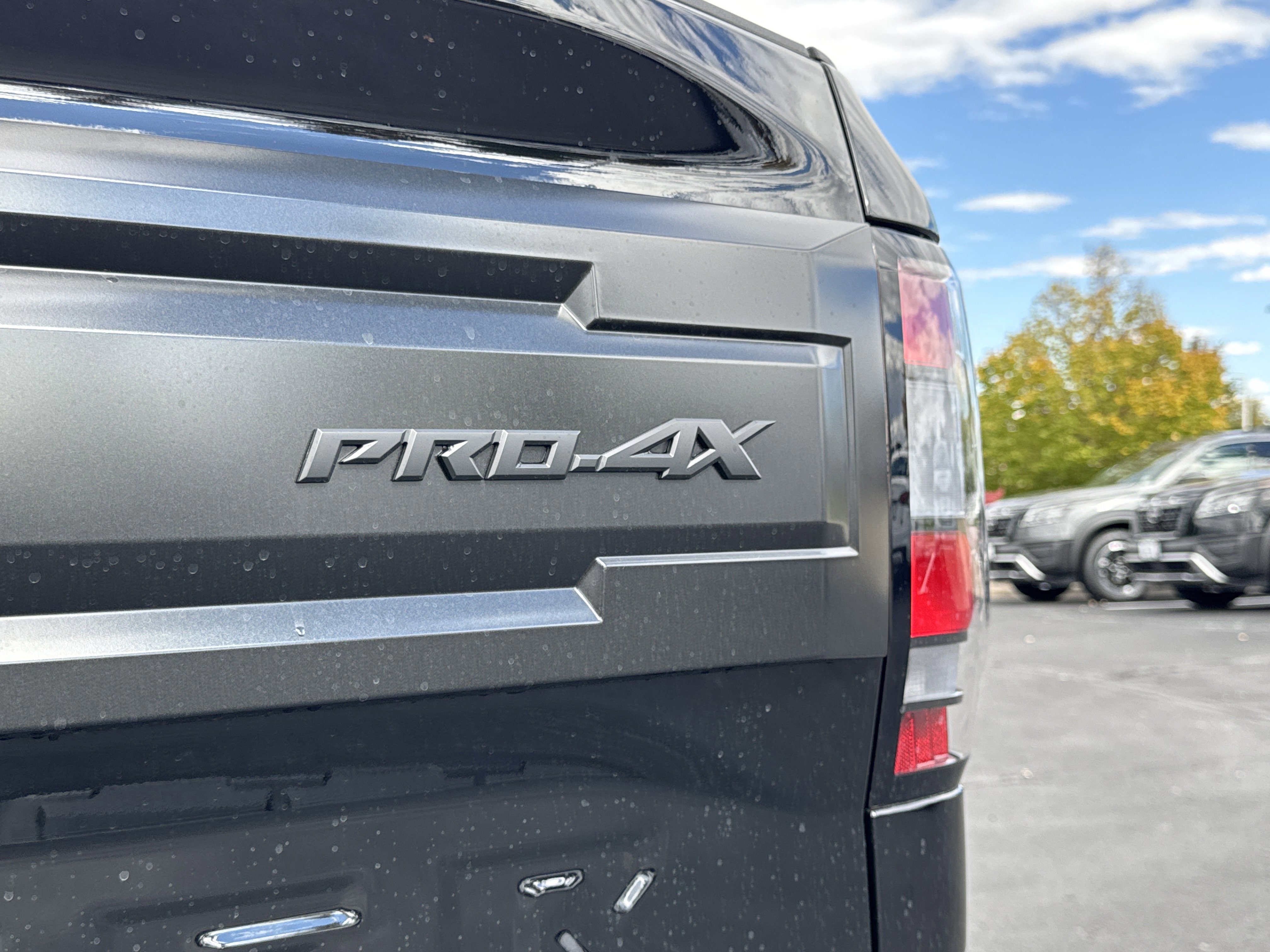 2025 Nissan Frontier PRO-4X photo 2