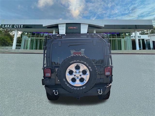 2015 Jeep Wrangler Unlimited Sahara photo 4