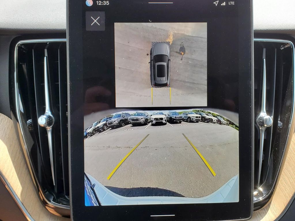 2026 Volvo XC60 B5 Plus photo 10