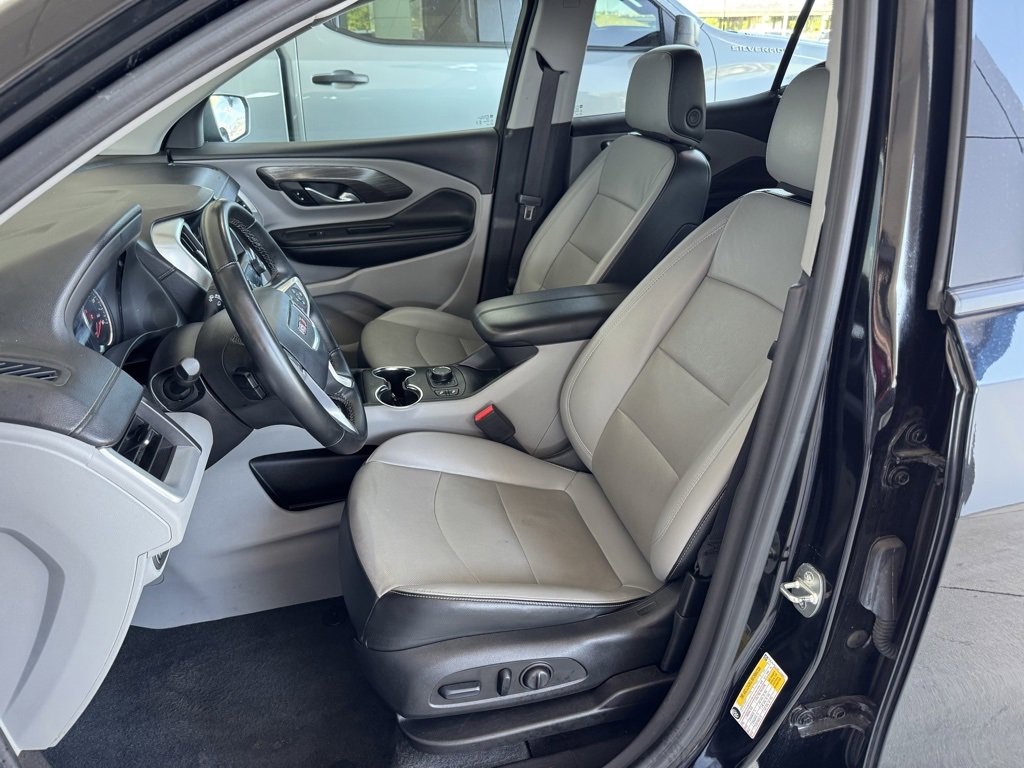 2024 Toyota RAV4 SLT photo 16