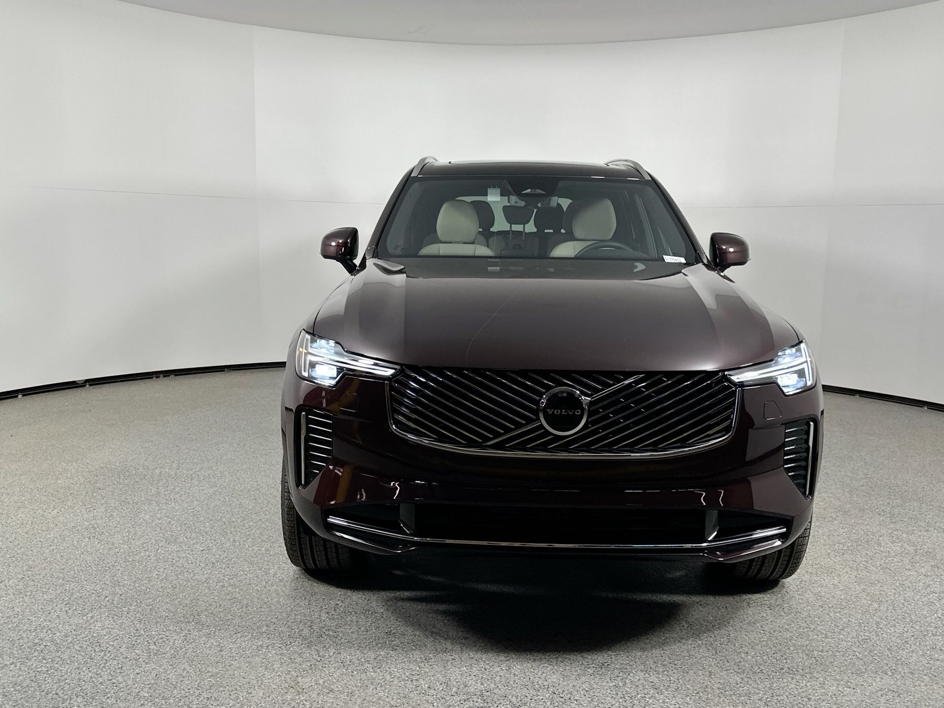 2025 Volvo XC90 Core photo 2