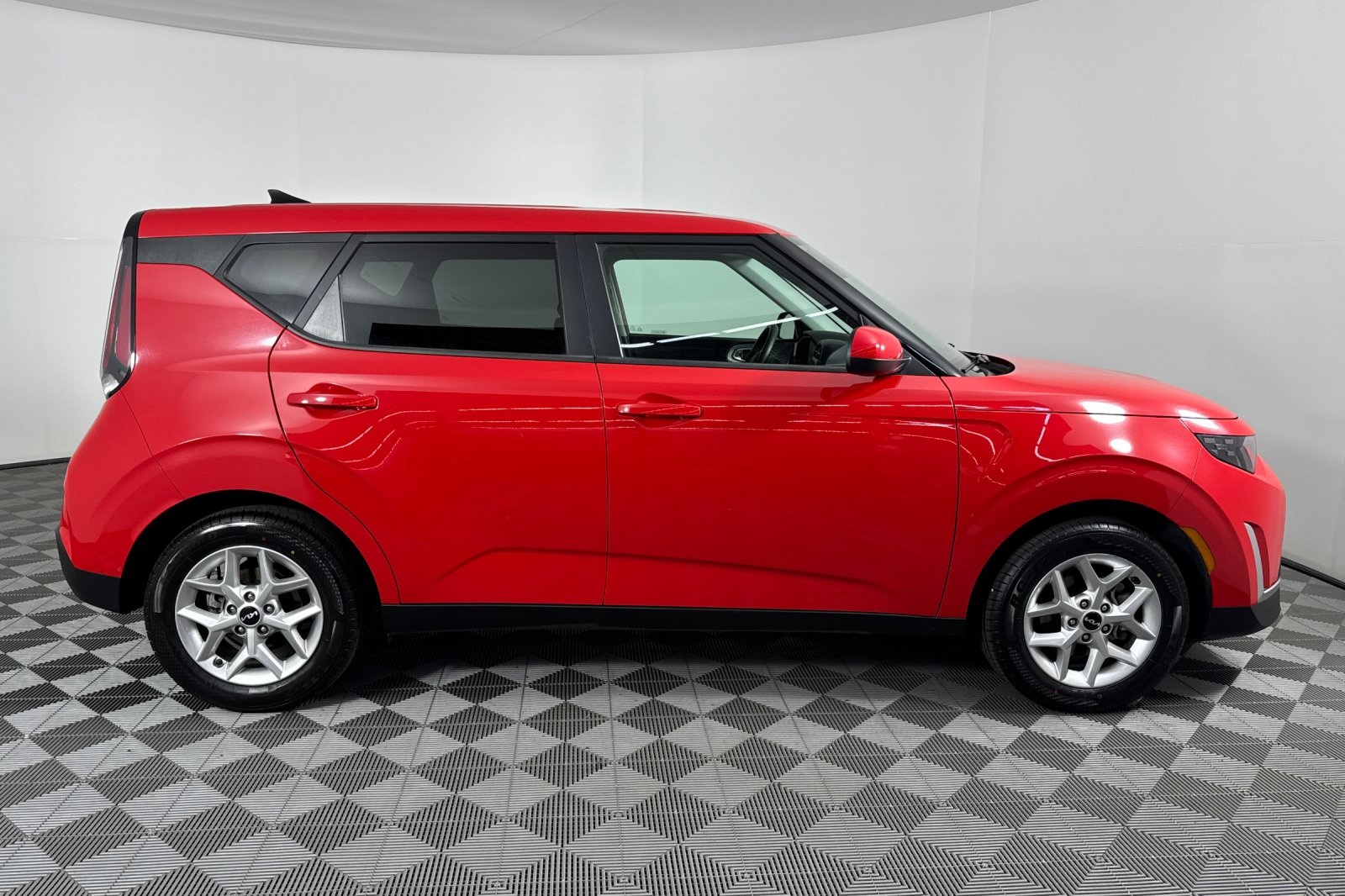 2023 Kia Soul LX photo 2