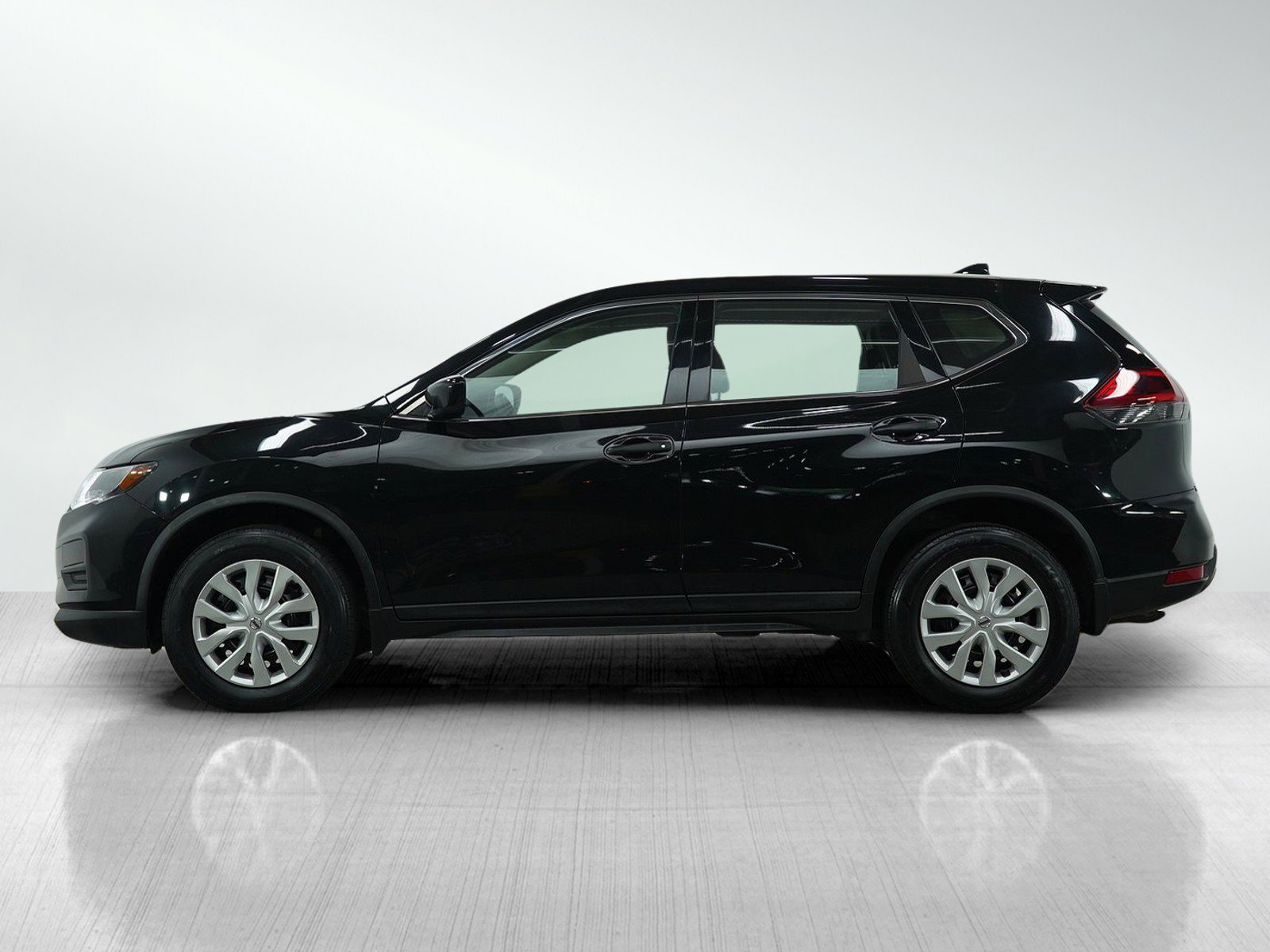 Used 2018 Nissan Rogue S with VIN KNMAT2MV8JP529069 for sale in Bloomington, Minnesota
