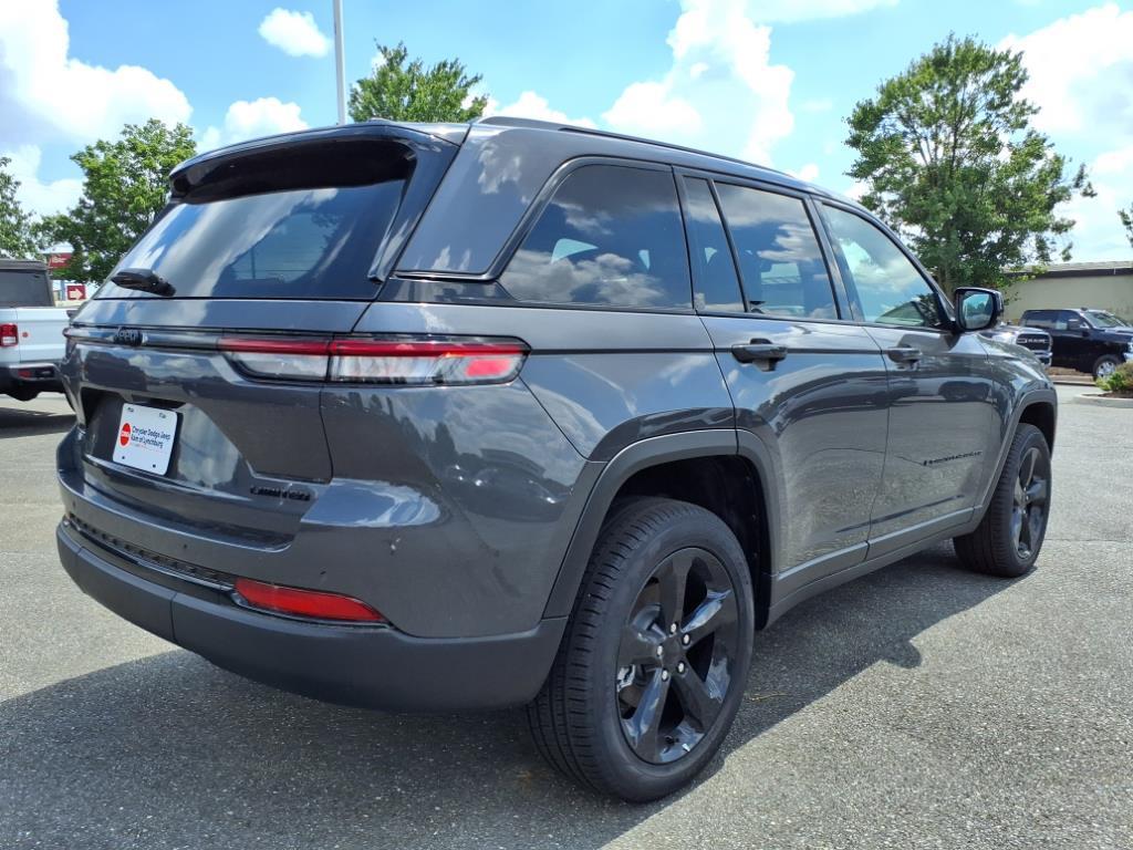2025 Jeep Grand Cherokee Limited photo 3