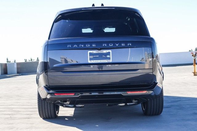 2025 Land Rover Range Rover SE photo 4
