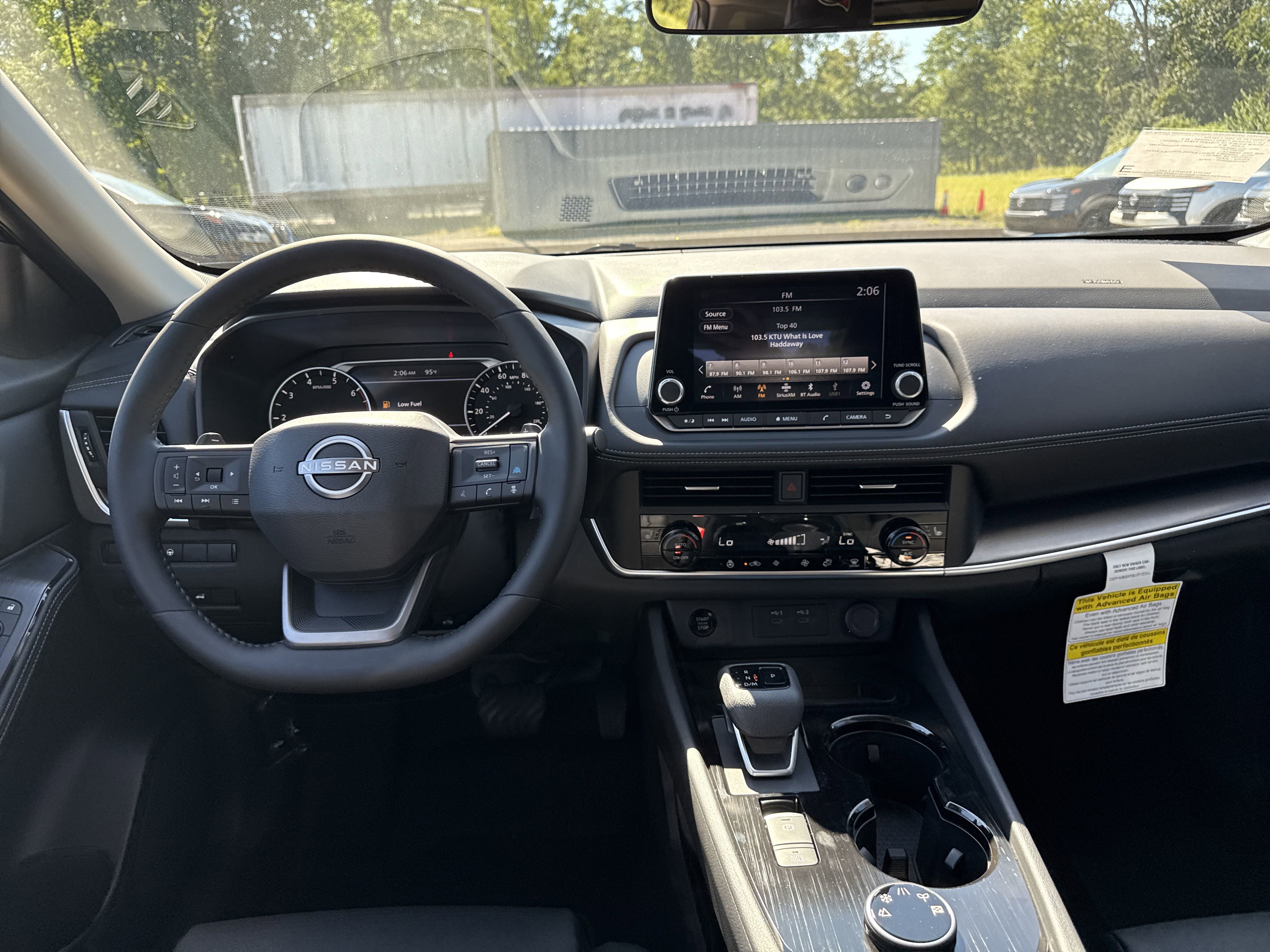 2026 Nissan Rogue SV photo 7