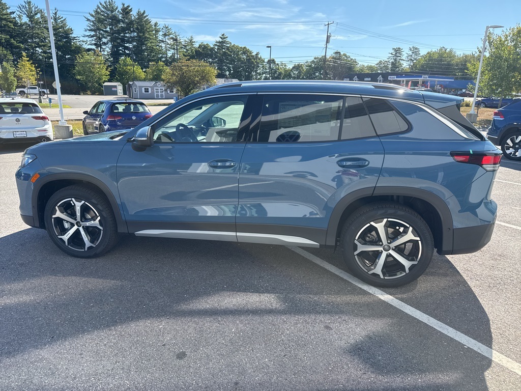 2025 Volkswagen Tiguan SE photo 2