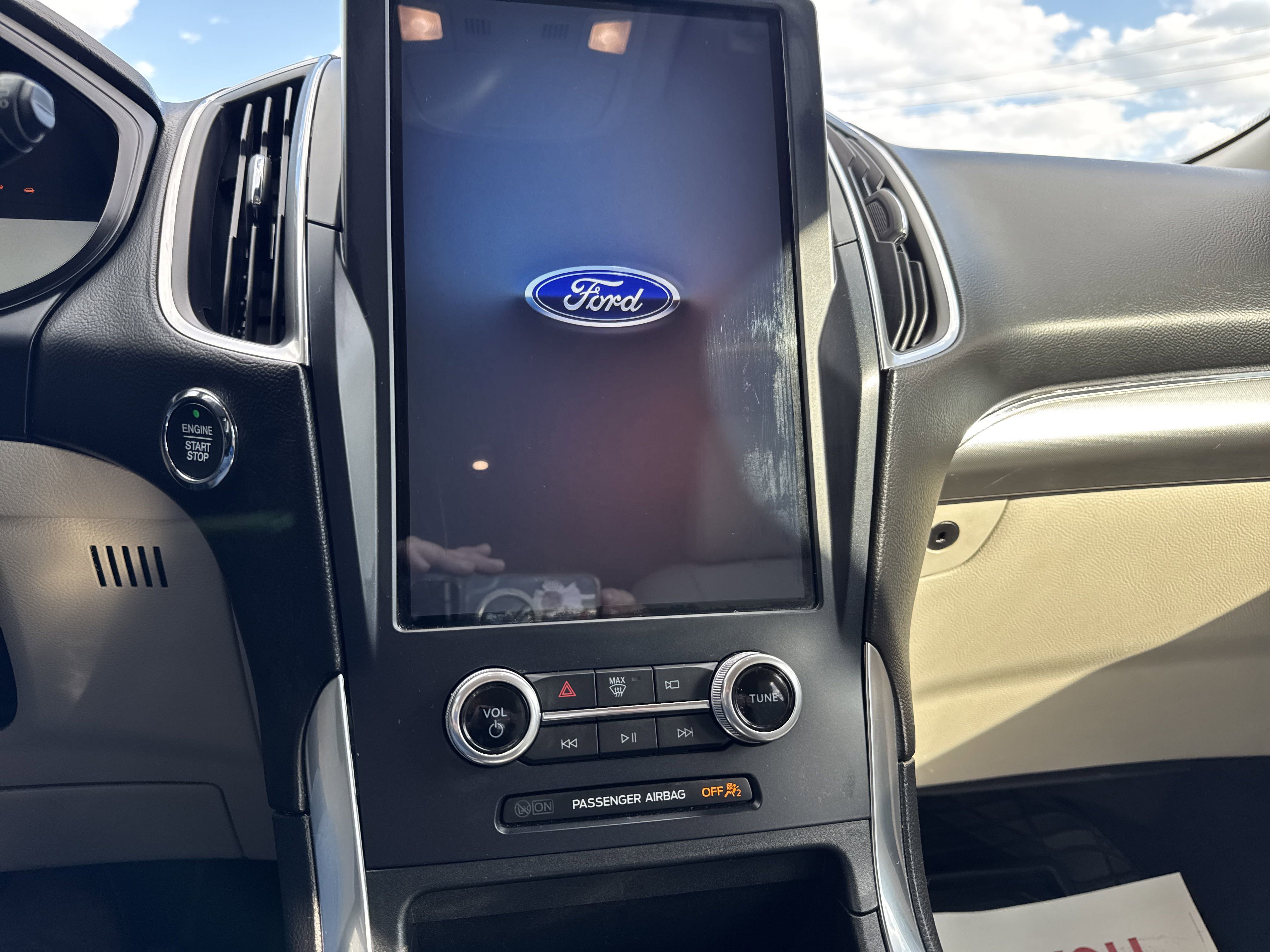 2022 Ford Edge Titanium photo 7