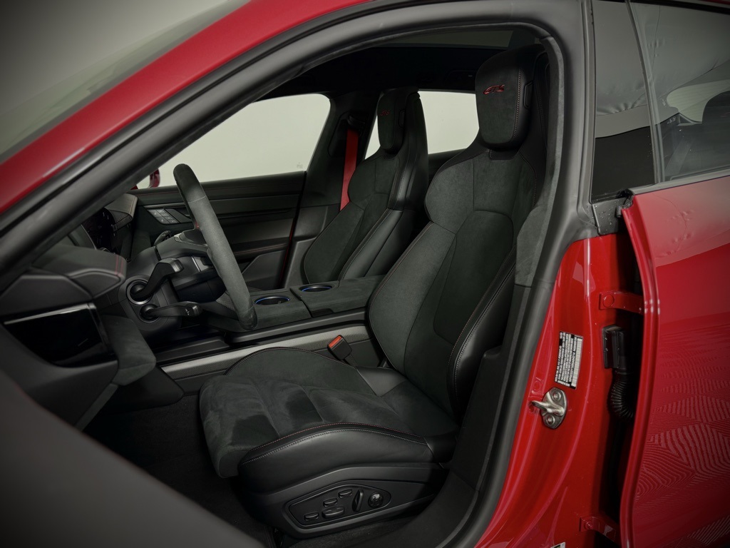 2024 Porsche Taycan Sport Turismo GTS photo 5
