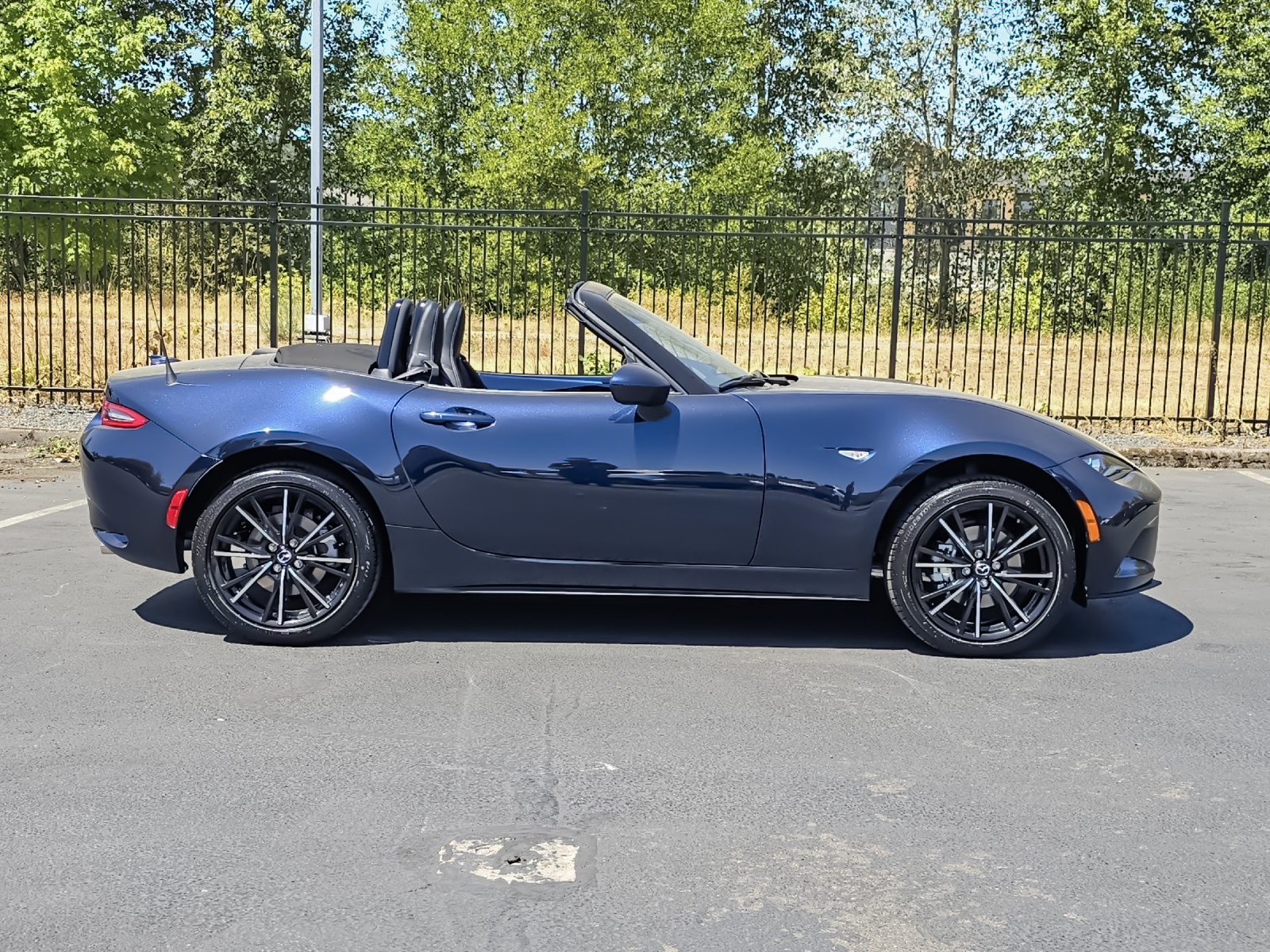 2025 Mazda MX-5 Miata Miata Grand Touring photo 3