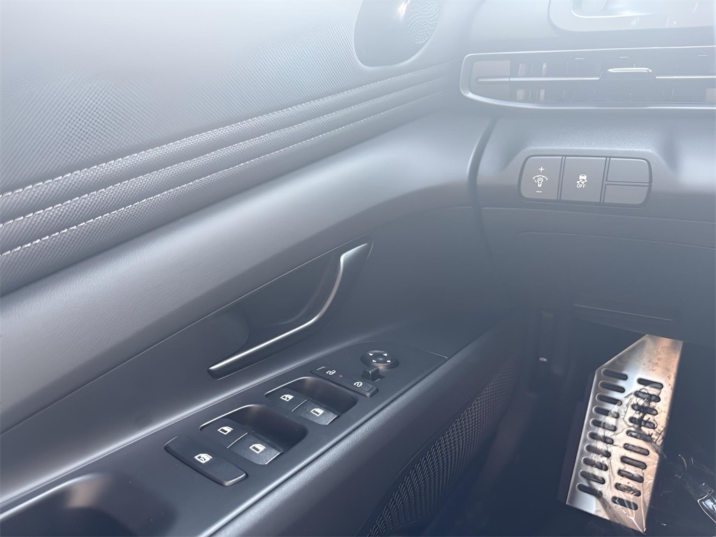 2025 Hyundai Elantra SEL Sport photo 14