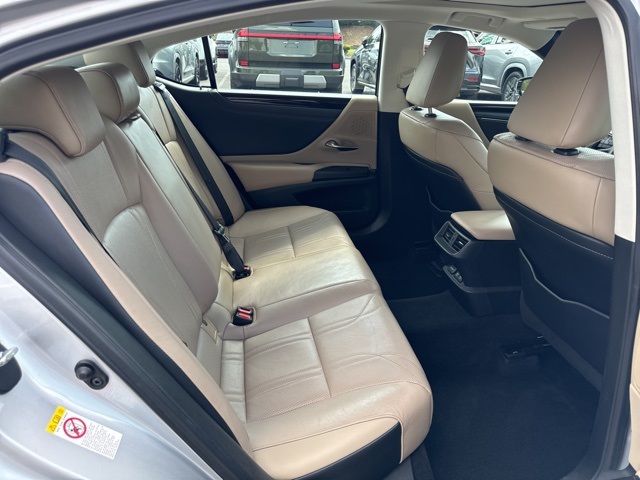 2019 Lexus ES 350 Luxury photo 14