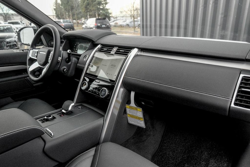 2025 Land Rover Discovery SE photo 21