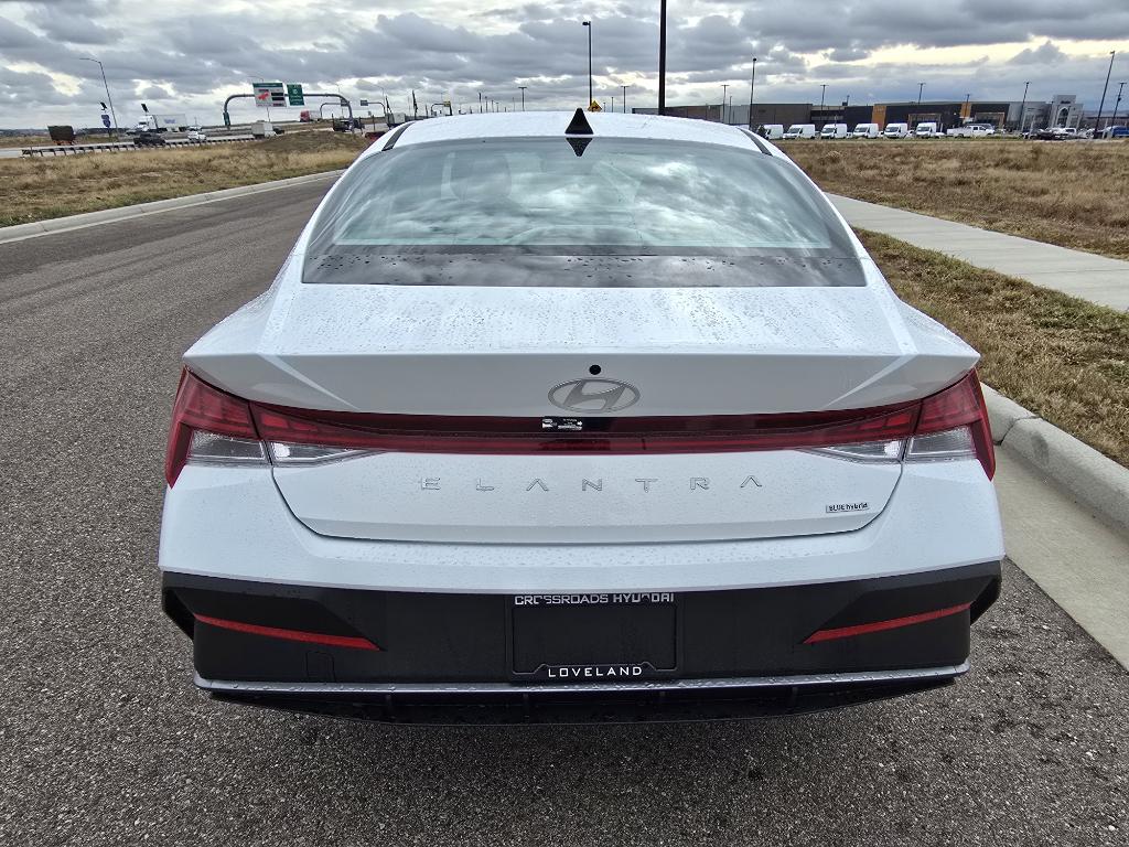 2026 Hyundai Elantra Blue SEL Sport photo 4