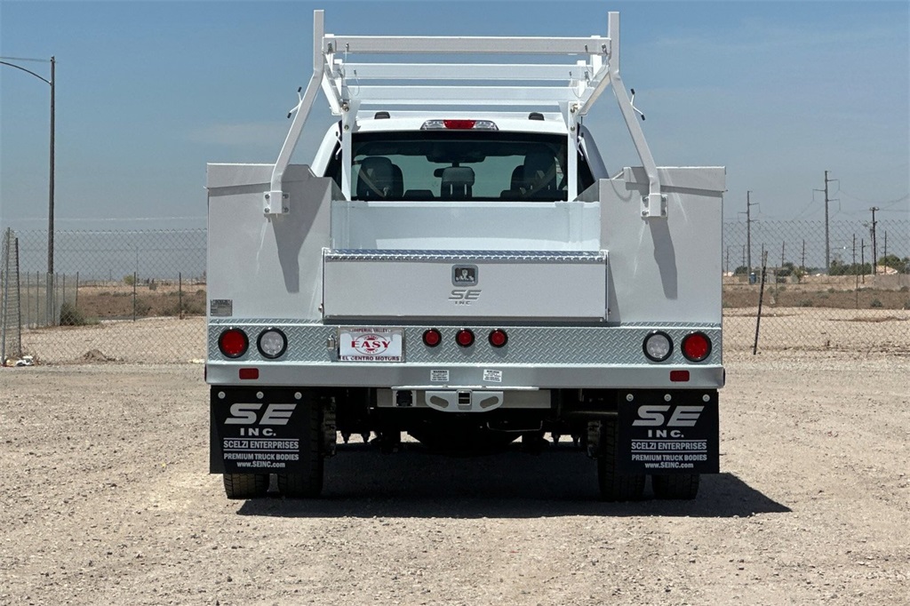 2025 Ford F-550 XL photo 5