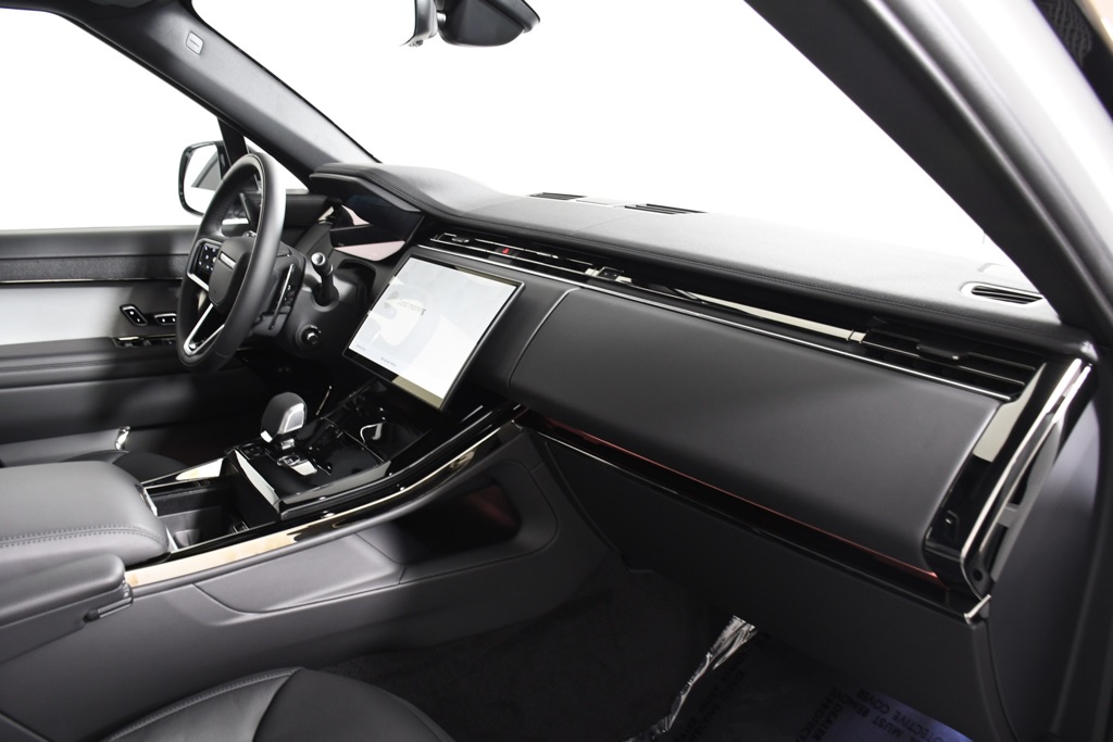 2025 Land Rover Range Rover Sport P360 S photo 18