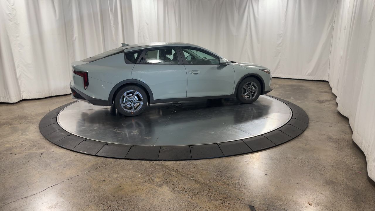 2025 Kia K4 LXS photo 2