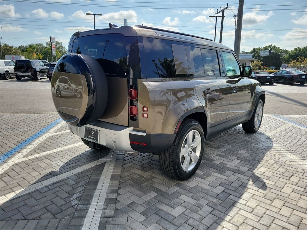 2025 Land Rover Defender 110 S photo 4