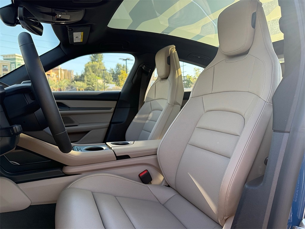 2025 Porsche Taycan 4S photo 4