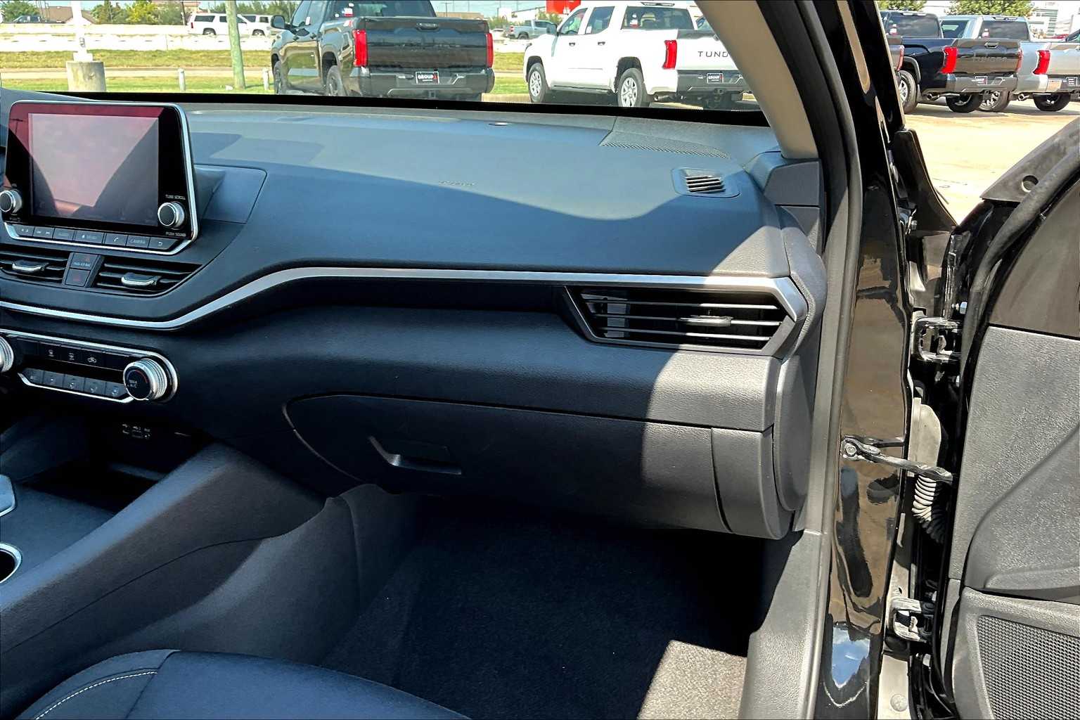 2022 Nissan Altima 2.5 SV photo 18
