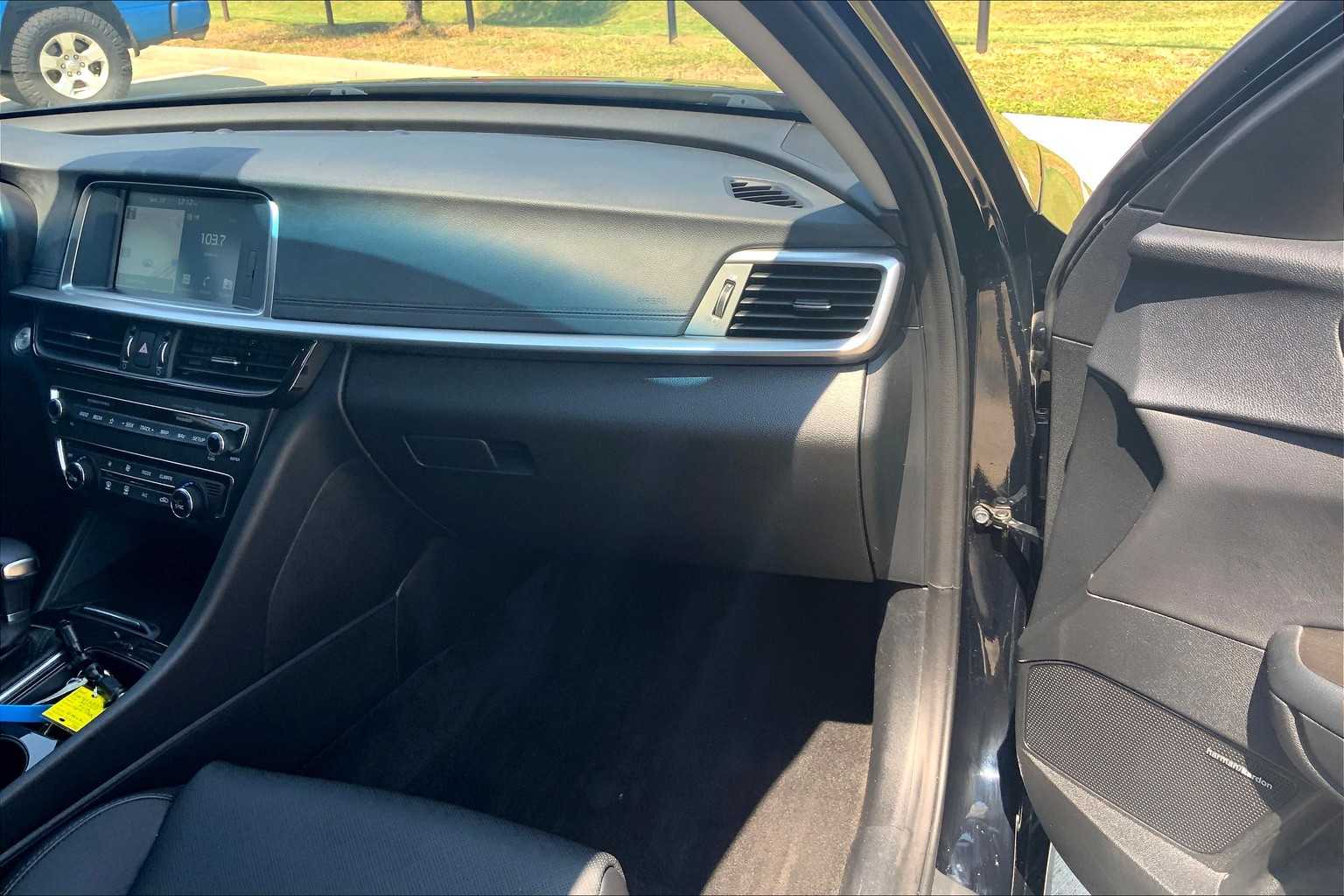 2020 Kia Optima EX Premium photo 16