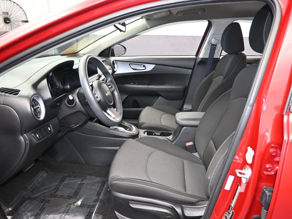 2023 Kia Forte LXS photo 3
