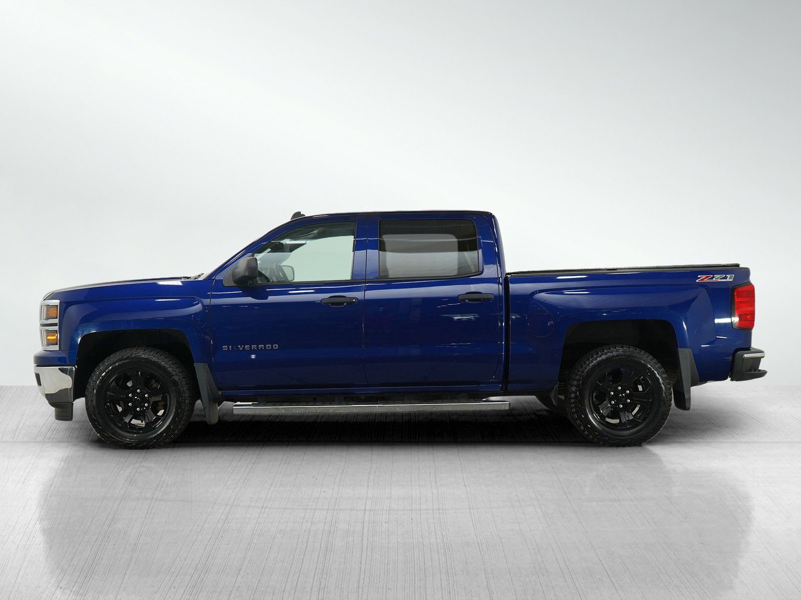2014 Chevrolet Silverado LT photo 2