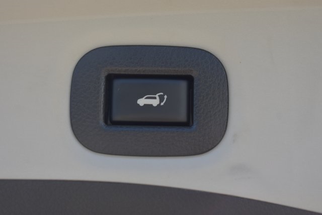 2016 Nissan Rogue SV photo 12