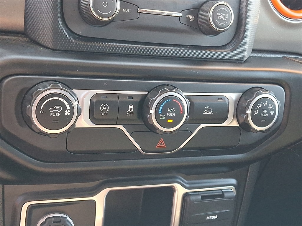 2021 Jeep Gladiator Sport photo 13