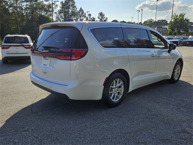 2026 Chrysler Pacifica photo 12