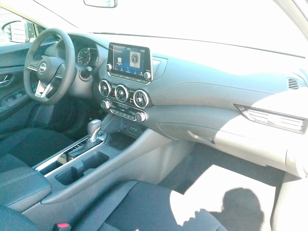 2025 Nissan Sentra SV photo 11
